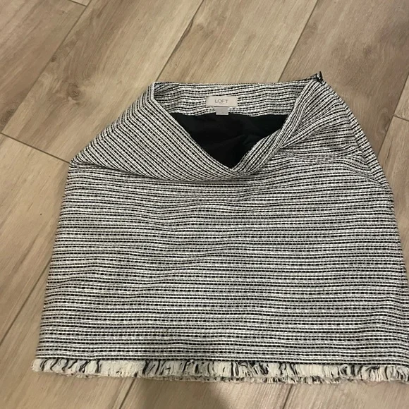 Loft Skirt! SZ:0 - Picture 2 of 6